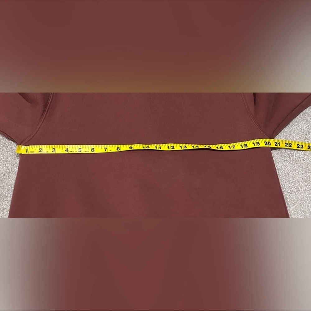 Aritzia TNA Cozy Fleece Boyfriend Fit V-Neck Sweatshirt - Picture 8 of 9